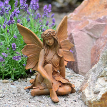 Lade das Bild in den Galerie-Viewer, Zauberhafte, hockende Fee Gartendekoration Kunsthandel Rueckeshaeuser