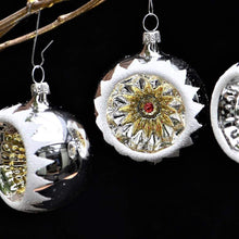 Lade das Bild in den Galerie-Viewer, 6 mundgeblasene Reflexkugeln / silber/gold/rot glänzend á 6 cm Mundgeblasene Weihnachtskugel Kunsthandel Rueckeshaeuser