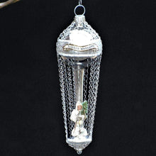 Lade das Bild in den Galerie-Viewer, Ballon mit Winterkind Blickrichtung rechts Mundgeblasener Weihnachtsschmuck Kunsthandel Rueckeshaeuser