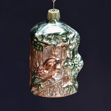 Lade das Bild in den Galerie-Viewer, Baumstamm mit Vogel Mundgeblasener Weihnachtsschmuck Kunsthandel Rueckeshaeuser