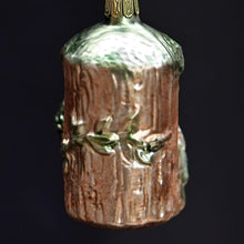 Lade das Bild in den Galerie-Viewer, Baumstamm mit Vogel Mundgeblasener Weihnachtsschmuck Kunsthandel Rueckeshaeuser