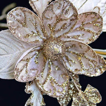 Lade das Bild in den Galerie-Viewer, Fantastische Magnolienblüte 22 cm auf Clip Weihnachtsdekoration Kunsthandel Rueckeshaeuser