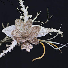 Lade das Bild in den Galerie-Viewer, Fantastische Magnolienblüte 22 cm auf Clip Weihnachtsdekoration Kunsthandel Rueckeshaeuser
