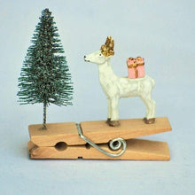 Lade das Bild in den Galerie-Viewer, Klammer mit Rentier Weihnachtsdekoration Kunsthandel Rueckeshaeuser