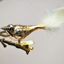 Lade das Bild in den Galerie-Viewer, Kleiner goldener Vogel auf Clip Mundgeblasener Weihnachtsschmuck Kunsthandel Rueckeshaeuser
