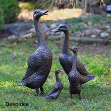 Lade das Bild in den Galerie-Viewer, Laufente aus Bronze / Höhe 18 cm Gartendekoration Kunsthandel Rueckeshaeuser