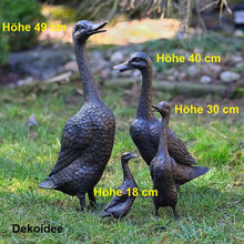 Lade das Bild in den Galerie-Viewer, Laufente aus Bronze / Höhe 30 cm Gartendekoration Kunsthandel Rueckeshaeuser
