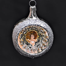 Lade das Bild in den Galerie-Viewer, Mundgeblasene Reflexkugel mit Jesuskind / silber, glänzend, 6cm Mundgeblasene Weihnachtskugel Kunsthandel Rueckeshaeuser
