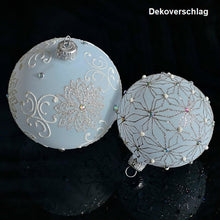 Lade das Bild in den Galerie-Viewer, Mundgeblasene Weihnachtskugel / Milchglas / zartes hellblau matt / 10 cm Mundgeblasene Weihnachtskugel Kunsthandel Rueckeshaeuser