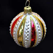 Lade das Bild in den Galerie-Viewer, Mundgeblasene Weihnachtskugel mit Noppen mit rot und gold X cm Mundgeblasener Weihnachtsschmuck Kunsthandel Rueckeshaeuser