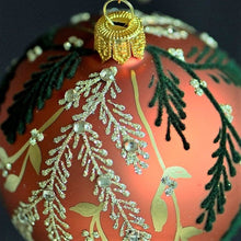 Lade das Bild in den Galerie-Viewer, Mundgeblasene Weihnachtskugel / rostbraun matt / 8 cm Mundgeblasene Weihnachtskugel Kunsthandel Rueckeshaeuser