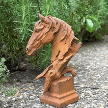 Lade das Bild in den Galerie-Viewer, Pferdekopfskulptur aus Gußeisen Gartendekoration Kunsthandel Rueckeshaeuser