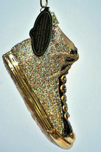 Lade das Bild in den Galerie-Viewer, Sneaker / gold/schwarz Mundgeblasener Weihnachtsschmuck Kunsthandel Rueckeshaeuser