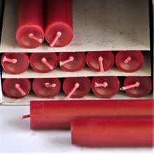 Lade das Bild in den Galerie-Viewer, Stabkerze, Farbe "Burgunder" Kerzen Kunsthandel Rueckeshaeuser