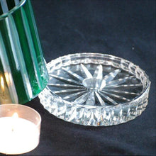 Lade das Bild in den Galerie-Viewer, Windlicht aus handgeschliffenem Kristallglas / grün Wohnaccessoires Kunsthandel Rueckeshaeuser