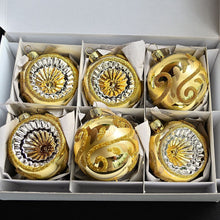 Lade das Bild in den Galerie-Viewer, 6 mundgeblasene Reflexkugeln / gold glänzend 6 cm Mundgeblasene Weihnachtskugel Kunsthandel Rueckeshaeuser

