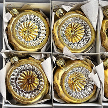 Lade das Bild in den Galerie-Viewer, 6 mundgeblasene Reflexkugeln / gold glänzend 6 cm Mundgeblasene Weihnachtskugel Kunsthandel Rueckeshaeuser
