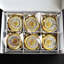 Lade das Bild in den Galerie-Viewer, 6 mundgeblasene Reflexkugeln / gold glänzend 6 cm Mundgeblasene Weihnachtskugel Kunsthandel Rueckeshaeuser

