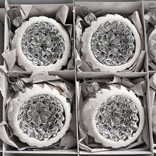 Lade das Bild in den Galerie-Viewer, 6 mundgeblasene Reflexkugeln / silber glänzend 6 cm Mundgeblasene Weihnachtskugel Kunsthandel Rueckeshaeuser
