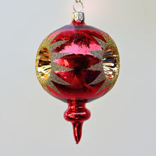 Lade das Bild in den Galerie-Viewer, Aufwendige, mundgeblasene Reflexkugel / rot glänzend / 8 cm Durchmesser Mundgeblasene Weihnachtskugel Kunsthandel Rueckeshaeuser
