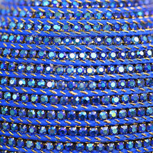 Lade das Bild in den Galerie-Viewer, Außergewöhnliche Kugel im Glitzerkleid, blau, 10 cm Mundgeblasener Weihnachtsschmuck Kunsthandel Rueckeshaeuser

