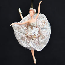 Lade das Bild in den Galerie-Viewer, Ballerina mit prachtvollem Kleidchen / ein Bein nach oben Weihnachtsbaumschmuck Kunsthandel Rueckeshaeuser

