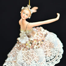 Lade das Bild in den Galerie-Viewer, Ballerina mit prachtvollem Kleidchen / nach vorne gebeugt Weihnachtsbaumschmuck Kunsthandel Rueckeshaeuser
