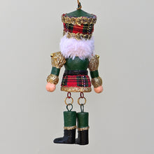 Lade das Bild in den Galerie-Viewer, Bezaubernder Nussknacker in grün mit beweglichen Beinen Weihnachtsdekoration Kunsthandel Rueckeshaeuser
