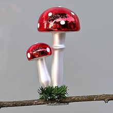 Lade das Bild in den Galerie-Viewer, Doppel-Fliegenpilz aus Glas auf Clip Weihnachtsbaumschmuck Kunsthandel Rueckeshaeuser
