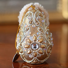 Lade das Bild in den Galerie-Viewer, Edle Matrjoschka in prachtvollem, goldenen Gewand Mundgeblasener Weihnachtsschmuck Kunsthandel Rueckeshaeuser
