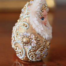 Lade das Bild in den Galerie-Viewer, Edle Matrjoschka in prachtvollem, goldenen Gewand Mundgeblasener Weihnachtsschmuck Kunsthandel Rueckeshaeuser
