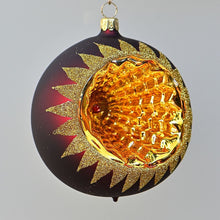 Lade das Bild in den Galerie-Viewer, Edle, mundgeblasene Reflexkugel / bordeaux matt 10 cm Mundgeblasene Weihnachtskugel Kunsthandel Rueckeshaeuser
