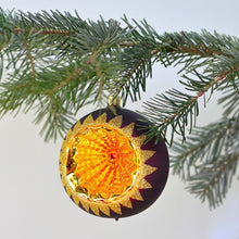 Lade das Bild in den Galerie-Viewer, Edle, mundgeblasene Reflexkugel / bordeaux matt 10 cm Mundgeblasene Weihnachtskugel Kunsthandel Rueckeshaeuser

