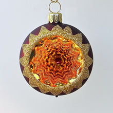 Lade das Bild in den Galerie-Viewer, Edle, mundgeblasene Reflexkugel / bordeaux matt / 6 cm Mundgeblasene Weihnachtskugel Kunsthandel Rueckeshaeuser
