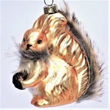 Lade das Bild in den Galerie-Viewer, Eichhörnchen gold Mundgeblasener Weihnachtsschmuck Kunsthandel Rueckeshaeuser

