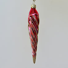 Lade das Bild in den Galerie-Viewer, Eiszapfen / rot glänzend 12 cm Mundgeblasene Weihnachtskugel Kunsthandel Rueckeshaeuser
