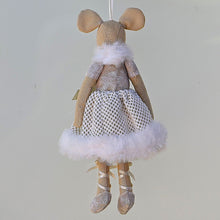 Lade das Bild in den Galerie-Viewer, Elegante Maus in feinem Winterkleidchen Mundgeblasener Weihnachtsschmuck Kunsthandel Rueckeshaeuser
