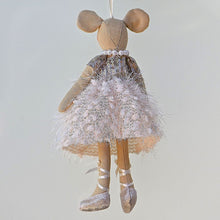 Lade das Bild in den Galerie-Viewer, Elegante Maus mit Paillettenoberteil und Perlenkette Mundgeblasener Weihnachtsschmuck Kunsthandel Rueckeshaeuser
