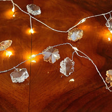 Lade das Bild in den Galerie-Viewer, Exklusive Kristall-Lichterkette - festlicher Glanz für besondere Momente Weihnachtsdekoration Kunsthandel Rueckeshaeuser
