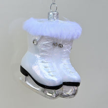 Lade das Bild in den Galerie-Viewer, Exklusive Schlittschuhe Mundgeblasener Weihnachtsschmuck Kunsthandel Rueckeshaeuser
