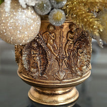 Lade das Bild in den Galerie-Viewer, Festliches Gesteck im prachtvollem Topf Weihnachtsdekoration Kunsthandel Rueckeshaeuser
