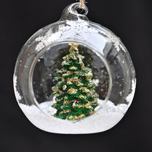 Lade das Bild in den Galerie-Viewer, Handgearbeitete Weihnachtskugel Tannenbaum Mundgeblasener Weihnachtsschmuck Kunsthandel Rueckeshaeuser
