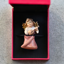 Lade das Bild in den Galerie-Viewer, Herzengel mit Laute in Geschenkbox, zum Stellen Weihnachtsbaumschmuck Kunsthandel Rueckeshaeuser
