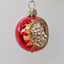 Lade das Bild in den Galerie-Viewer, Kleine, mundgeblasene Reflexkugel / rot glänzend / 4 cm Mundgeblasene Weihnachtskugel Kunsthandel Rueckeshaeuser
