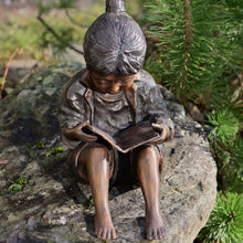 Lade das Bild in den Galerie-Viewer, Lesendes Mädchen aus Bronze Gartendekoration Kunsthandel Rueckeshaeuser
