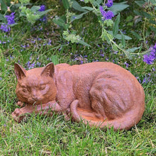 Lade das Bild in den Galerie-Viewer, Liegende Katze Gartendekoration Kunsthandel Rueckeshaeuser
