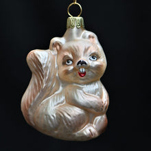 Lade das Bild in den Galerie-Viewer, Lustiges Eichhörnchen Mundgeblasener Weihnachtsschmuck Kunsthandel Rueckeshaeuser
