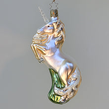 Lade das Bild in den Galerie-Viewer, Magisches Einhorn "Callista" Mundgeblasener Weihnachtsschmuck Kunsthandel Rueckeshaeuser
