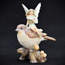 Lade das Bild in den Galerie-Viewer, Märchenhafte Fee einen Vogel reitend Weihnachtsbaumschmuck Kunsthandel Rueckeshaeuser
