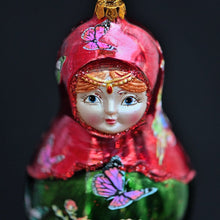 Lade das Bild in den Galerie-Viewer, Matrjoschka Puppe in rot/grün glänzend aus Glas, 14 cm Mundgeblasener Weihnachtsschmuck Kunsthandel Rueckeshaeuser
